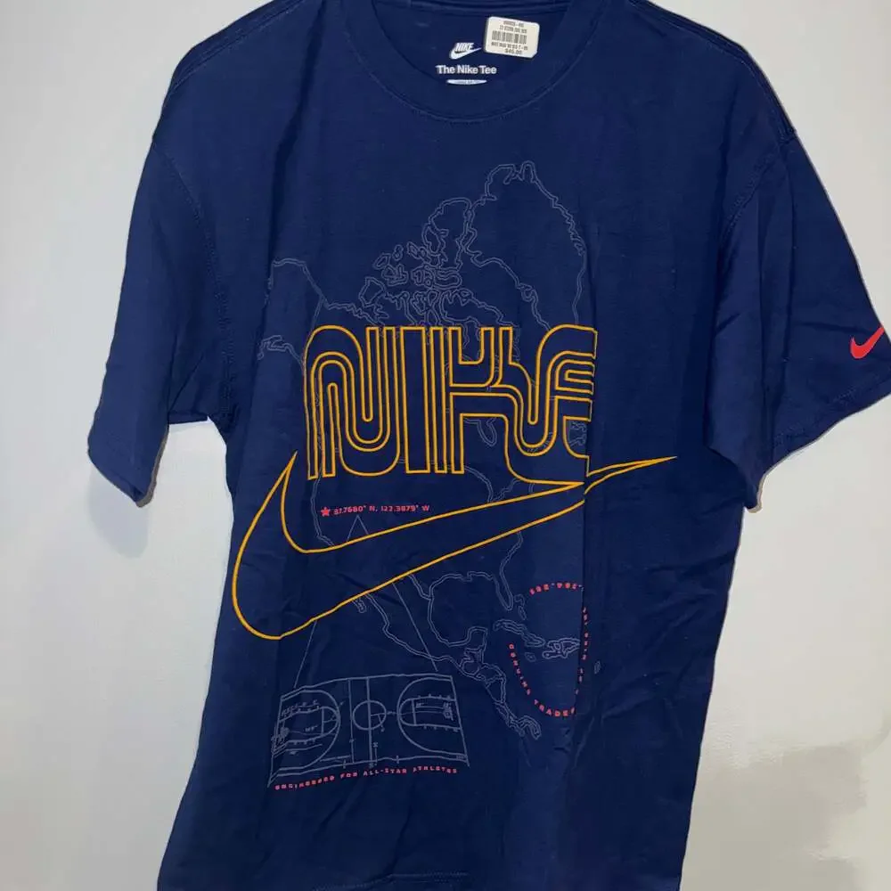 Nike‎ Sportswear Men's Graphic Cotton Crew Neck Tee - Blue,